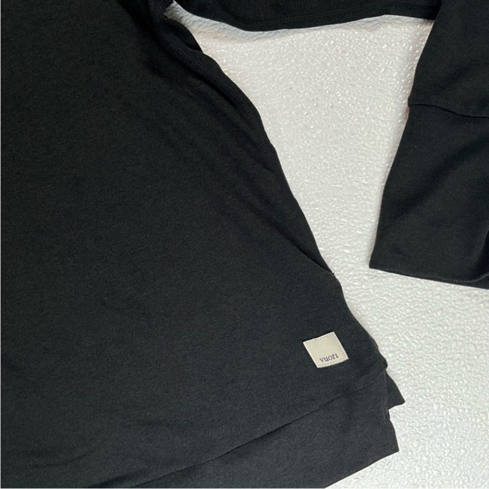 Vuori Halo Essential Hoodie Black
Heather - Picture 8 of 8
